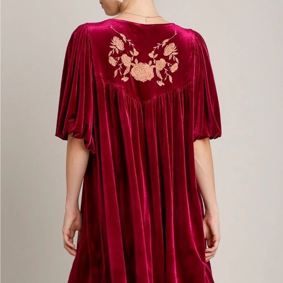 Umgee Red Velvet Embroidered Mini Dress NWT M Tassel Tie Ballon Sleeve Feminine - Picture 2 of 14